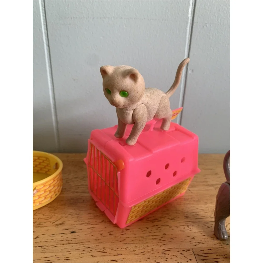 Vintage 1982  Barbie Fluff Cat Cuddly Kitten & Beauty Dog w Original Accessories